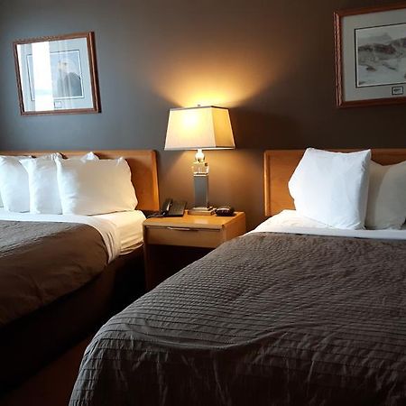 Canway Inn & Suites Dauphin ภายนอก รูปภาพ