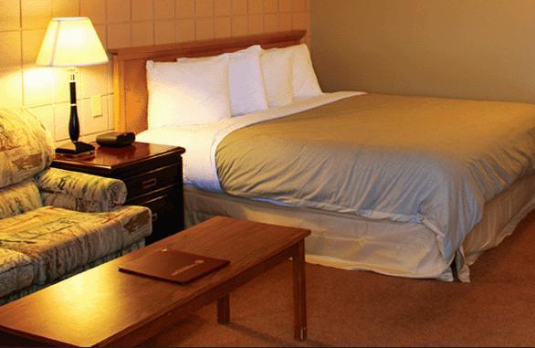 Canway Inn & Suites Dauphin ภายนอก รูปภาพ