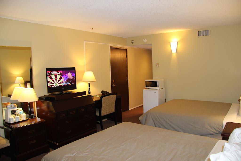 Canway Inn & Suites Dauphin ภายนอก รูปภาพ
