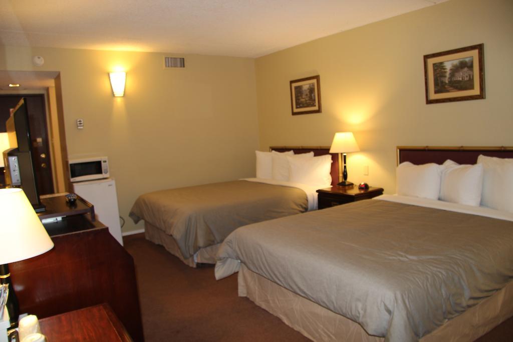 Canway Inn & Suites Dauphin ภายนอก รูปภาพ