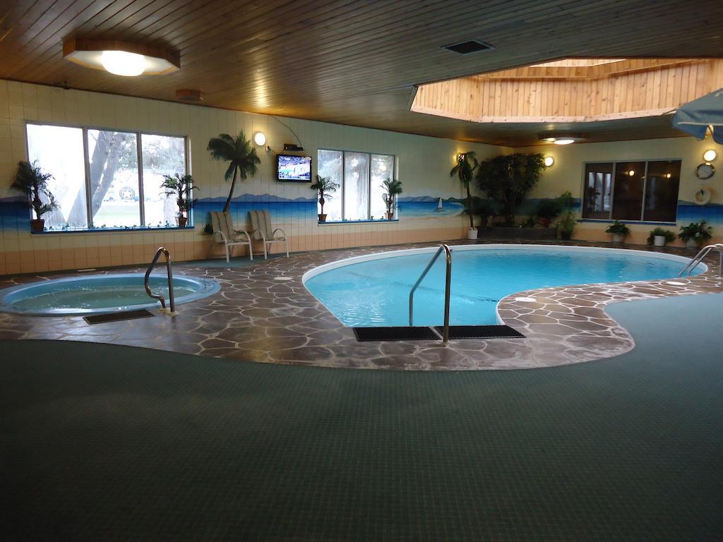 Canway Inn & Suites Dauphin ภายนอก รูปภาพ
