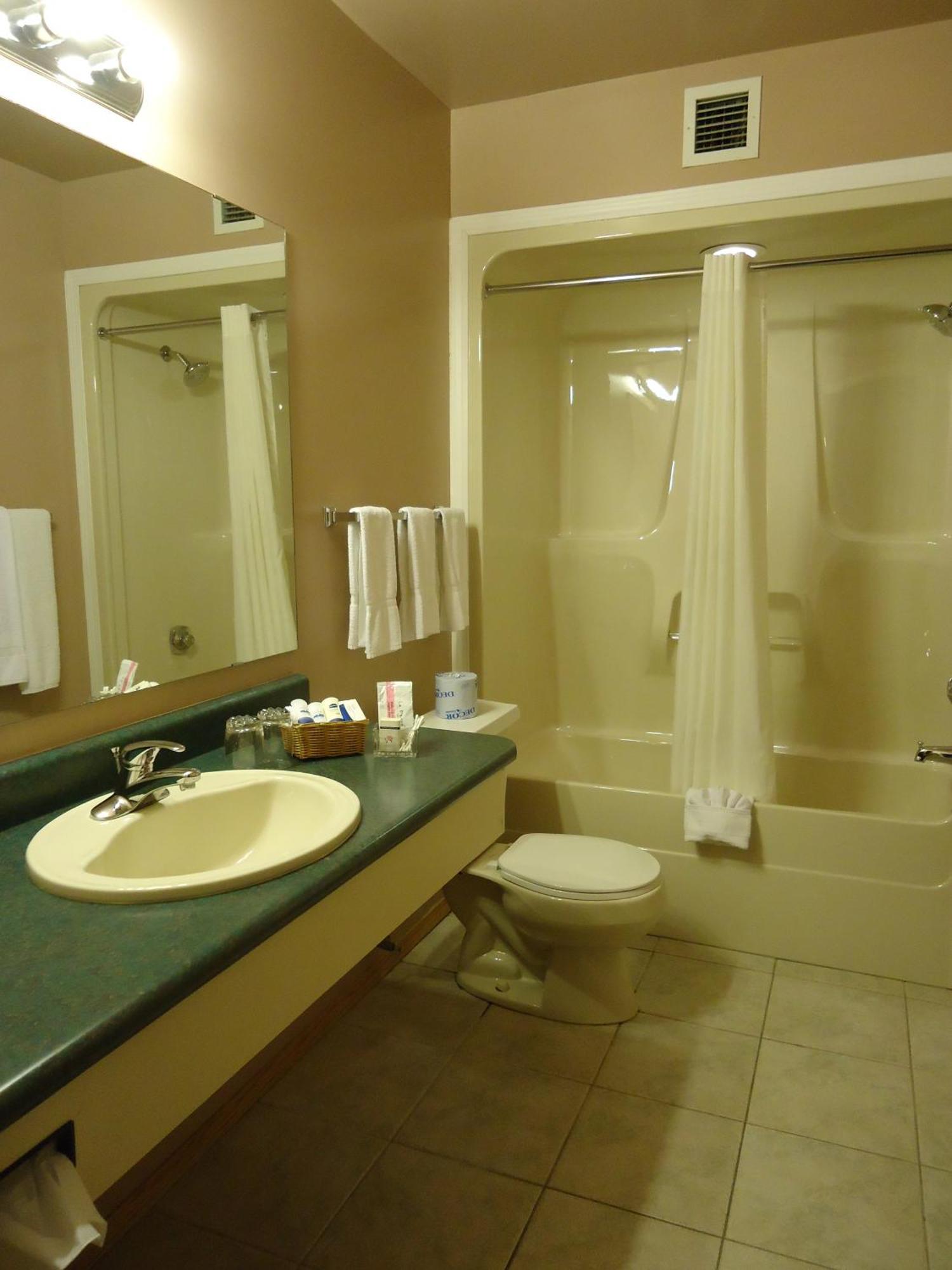 Canway Inn & Suites Dauphin ห้อง รูปภาพ