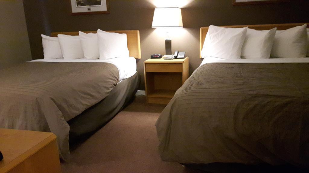 Canway Inn & Suites Dauphin ภายนอก รูปภาพ