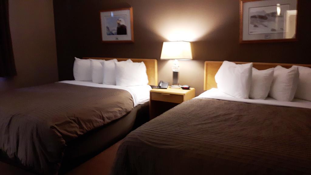 Canway Inn & Suites Dauphin ภายนอก รูปภาพ