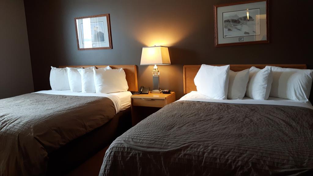 Canway Inn & Suites Dauphin ภายนอก รูปภาพ