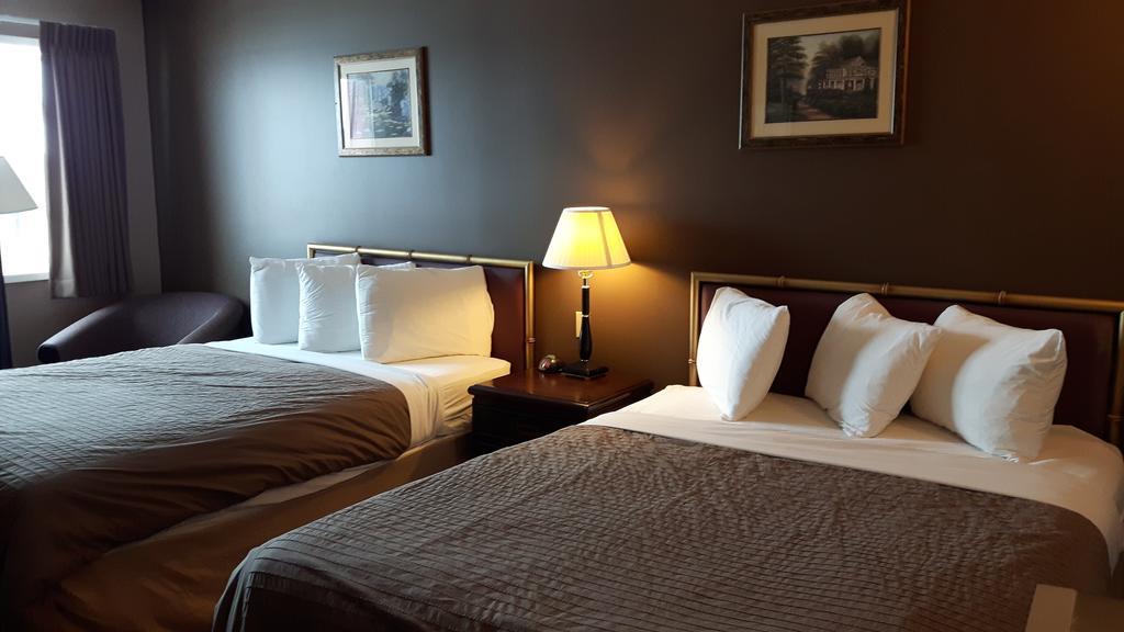 Canway Inn & Suites Dauphin ภายนอก รูปภาพ