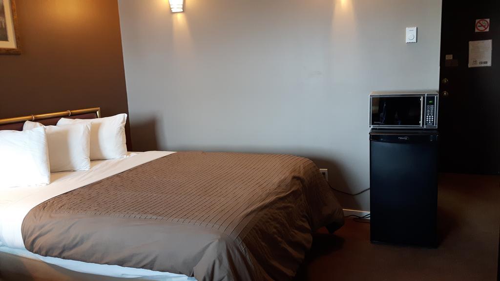 Canway Inn & Suites Dauphin ภายนอก รูปภาพ