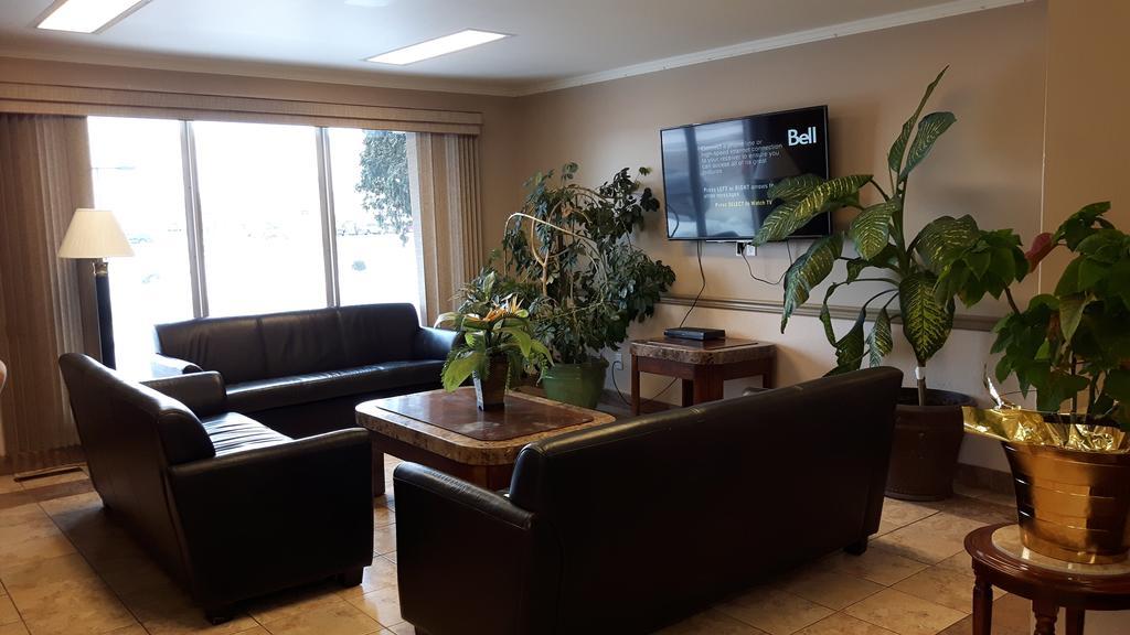 Canway Inn & Suites Dauphin ภายนอก รูปภาพ